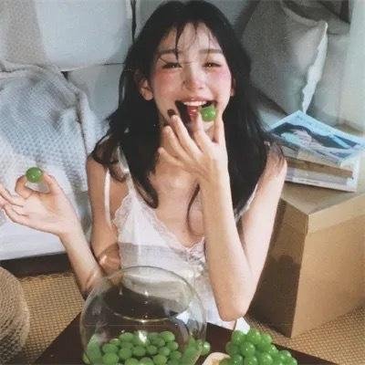 乌鸦与麻雀